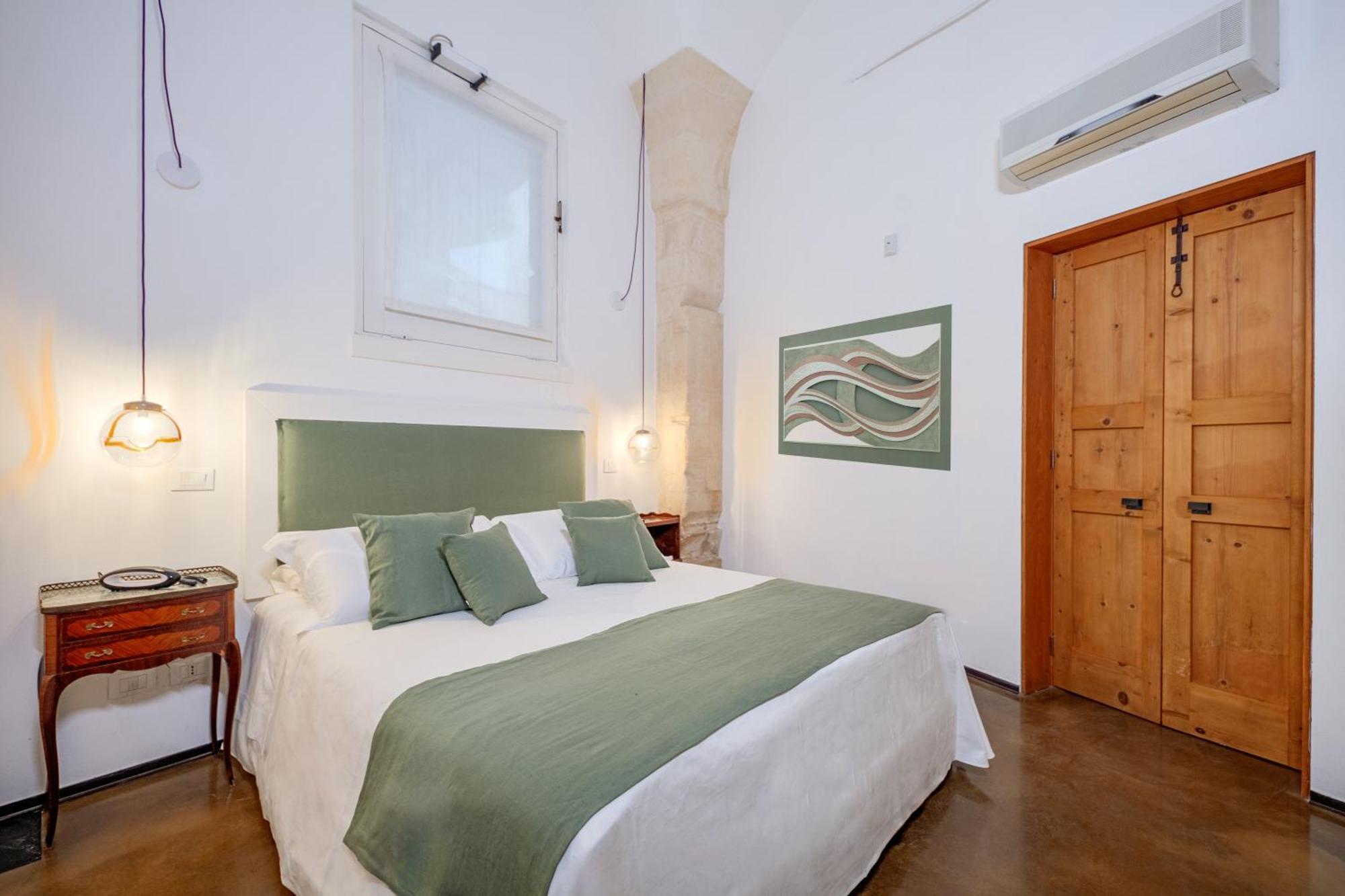 Palazzo Persone Dimora Storica Bed & Breakfast Lecce Luaran gambar