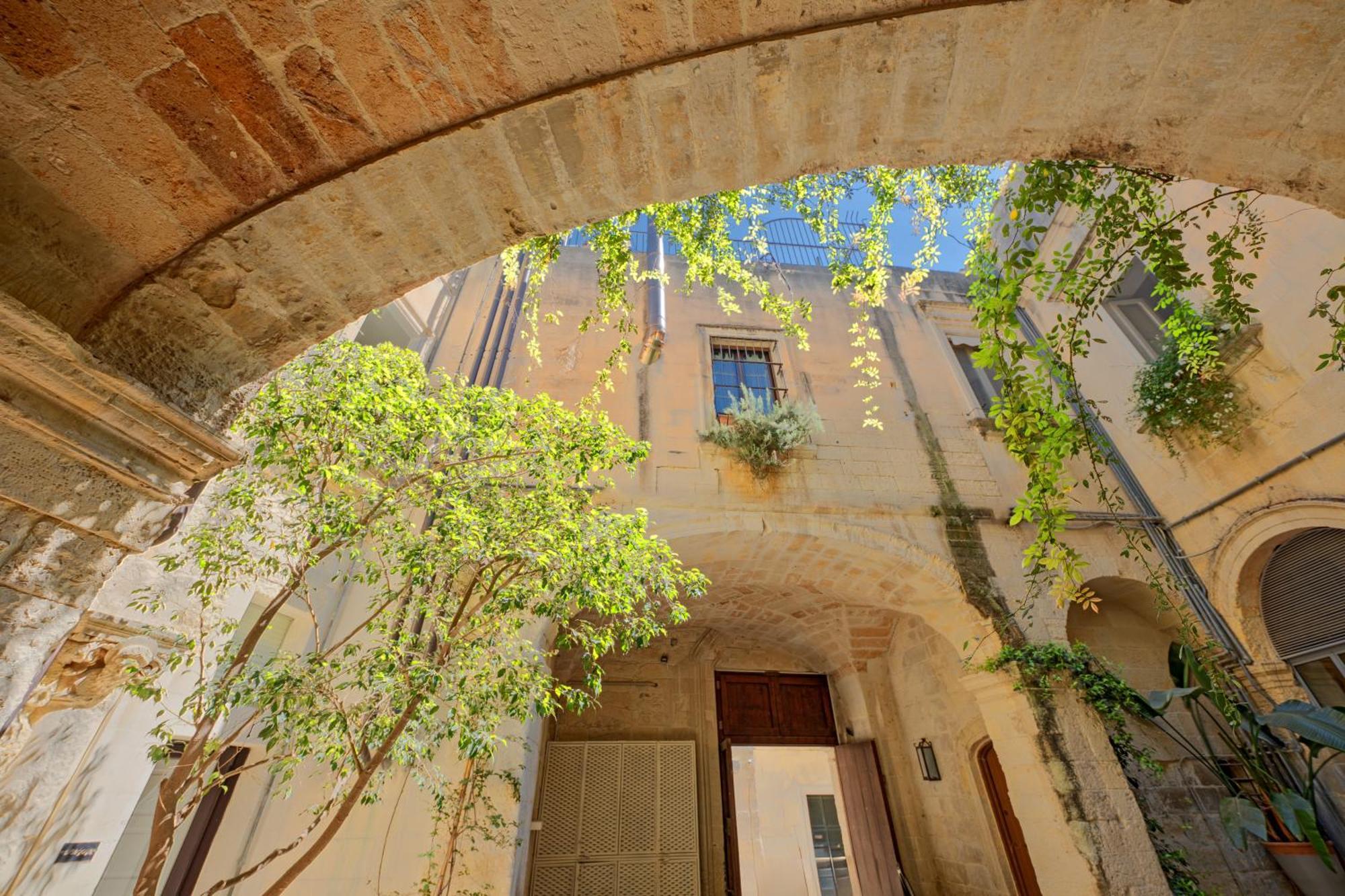 Palazzo Persone Dimora Storica Bed & Breakfast Lecce Luaran gambar